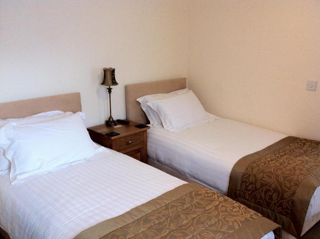 Churchills Inn & Rooms Bowness-on-Windermere Ruang foto