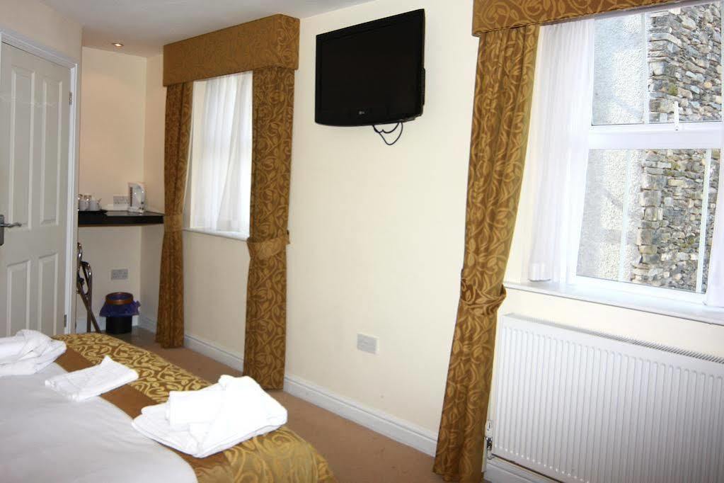 Churchills Inn & Rooms Bowness-on-Windermere Bagian luar foto